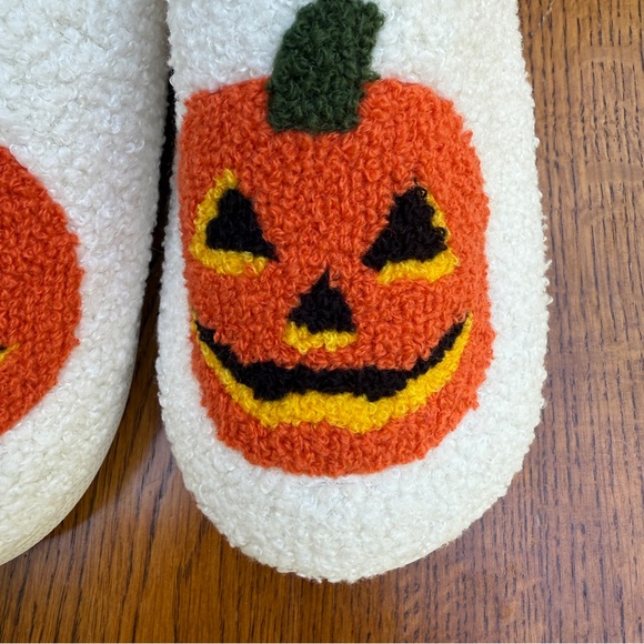 Halloween Pumpkin Slides Women’s Size SM 6-8 EUC Cute Fall Slippers White - Picture 4 of 9